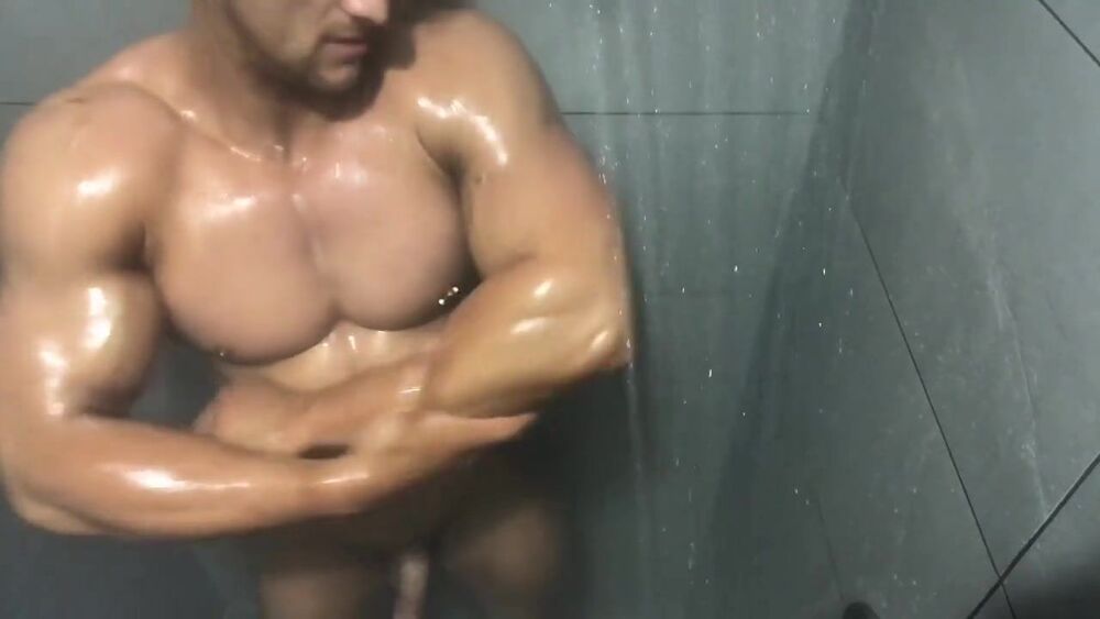 OnlyFans – Aussie Muscle stud Showers