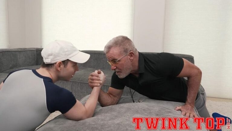 TwinkTop – Arm Wrestling – Danny Wilcoxx, Dale Savage