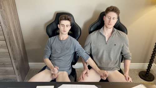 TheStepBrothers – Watching porn and jerking off together
